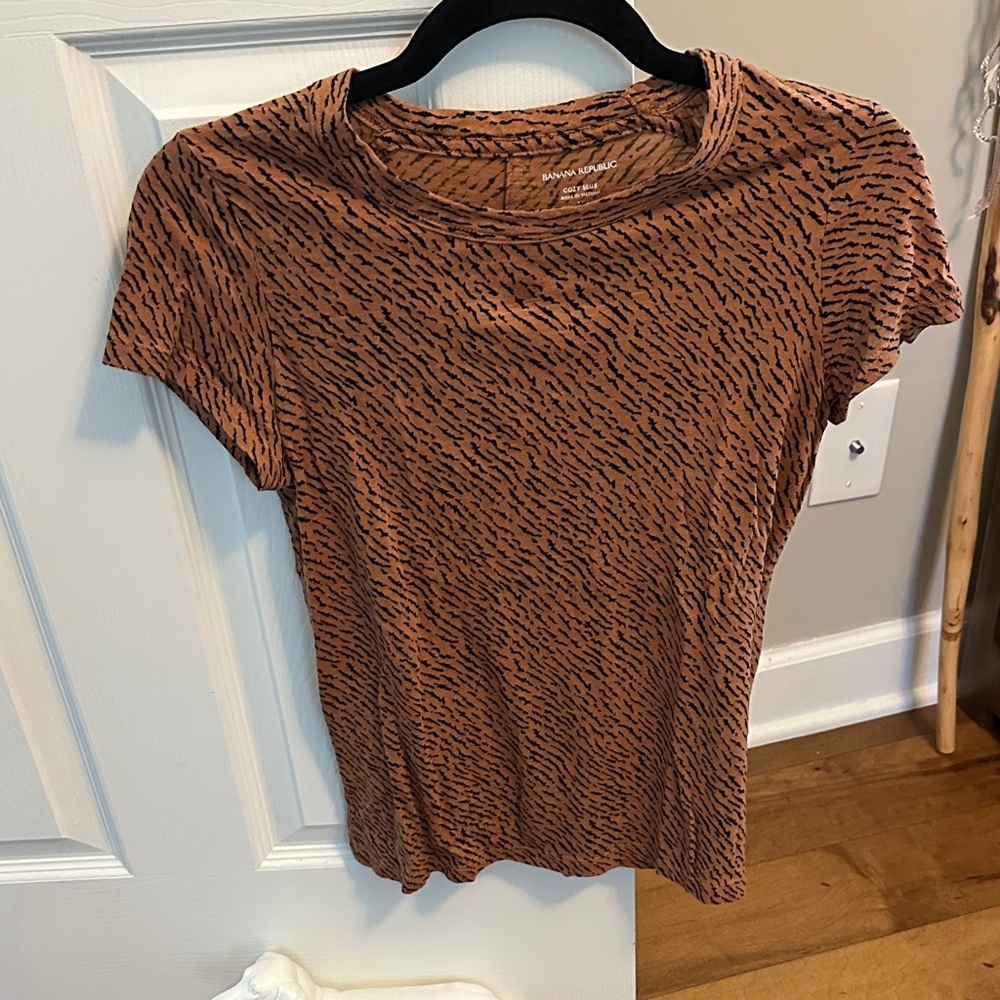 BANANA REPUBLIC Women's Animal Print Short Sleeve Top